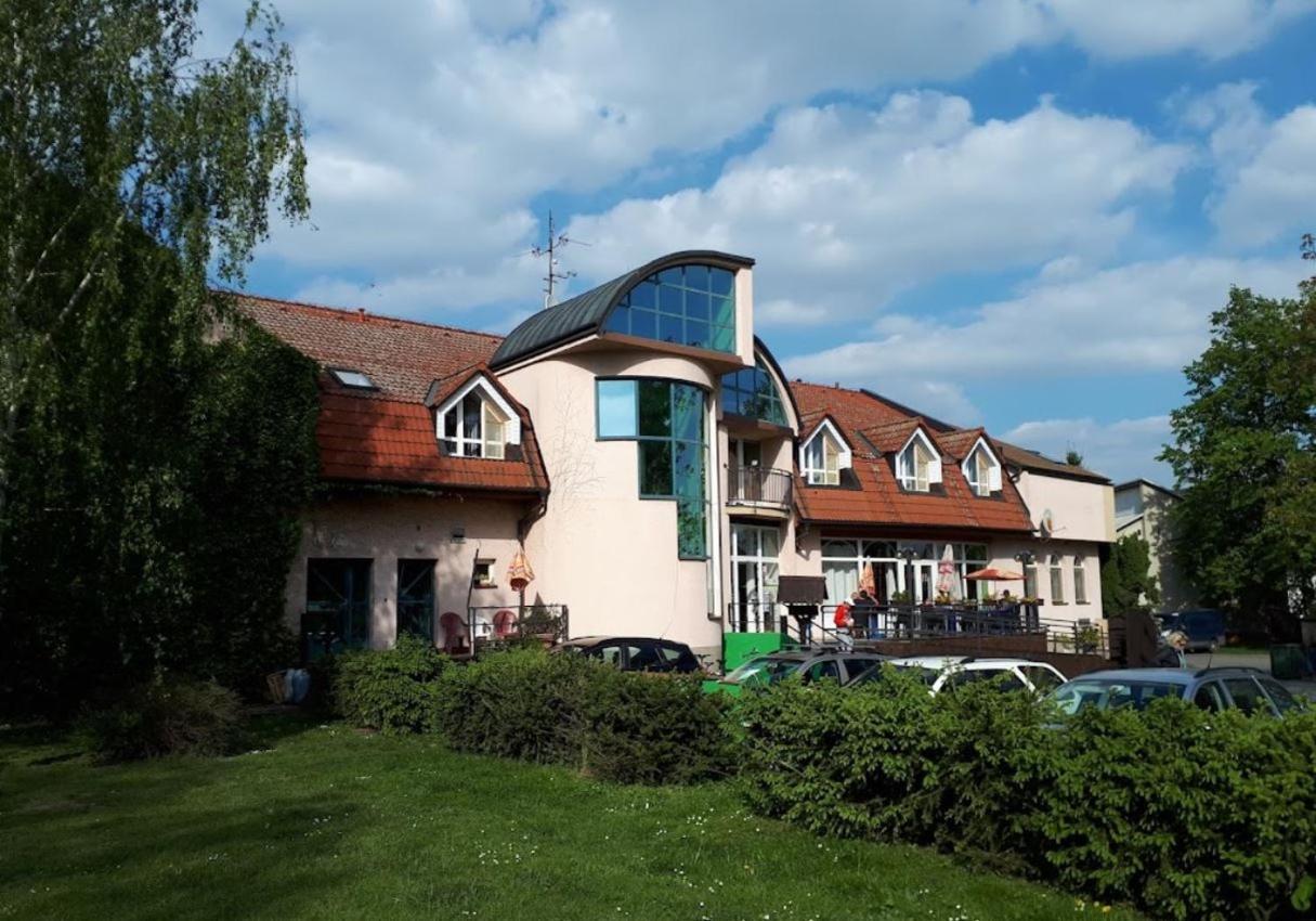 Hotel Colchi Uničov Esterno foto