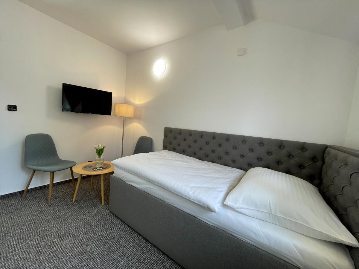 Hotel Colchi Uničov Esterno foto